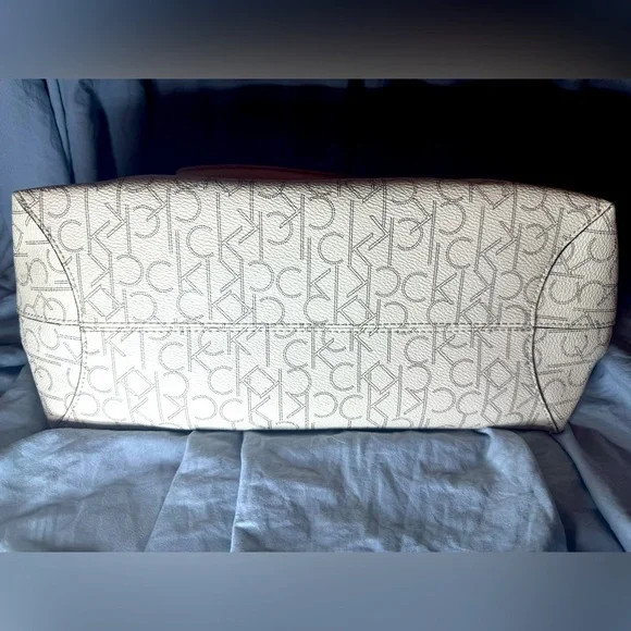 Calvin Klein Medium Signature Monogram Tote -NO CALLOUTS - Picture 3 of 8
